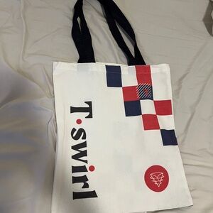 Tote bag